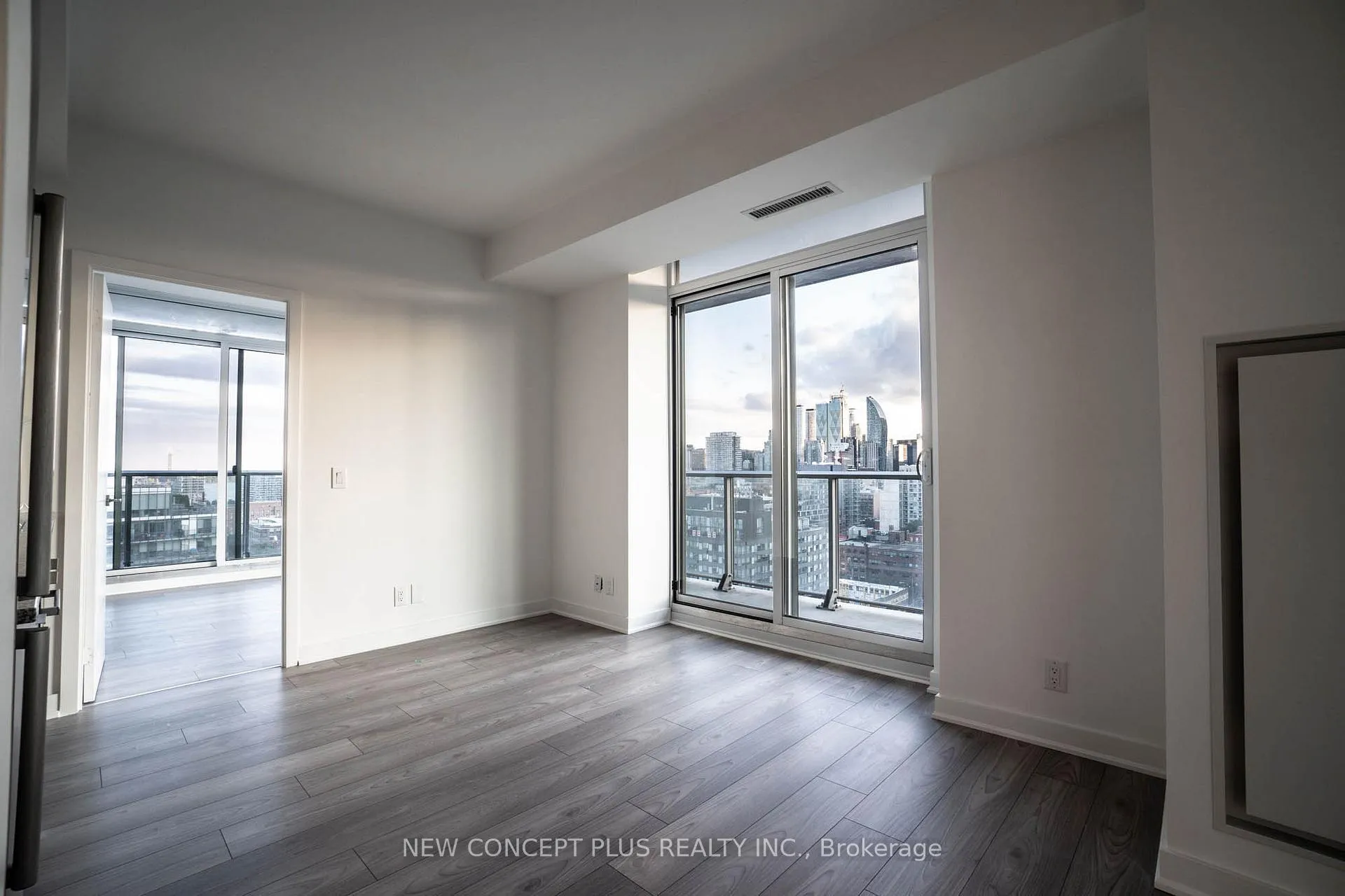 Photo 2 of Unit 1612, 120 Parliament Street E, Toronto, Moss Park — HOMEH