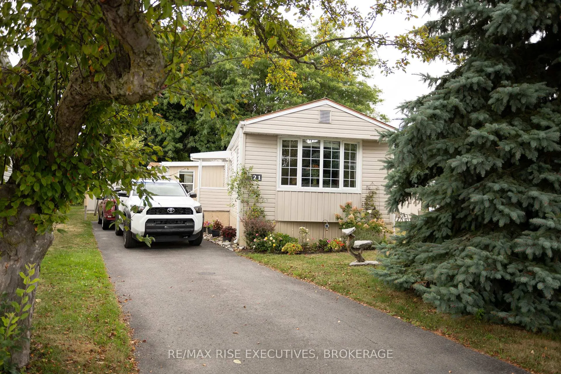 Photo 1 of 21 Powley Garden Drive, Kingston, Rideau — HOMEH