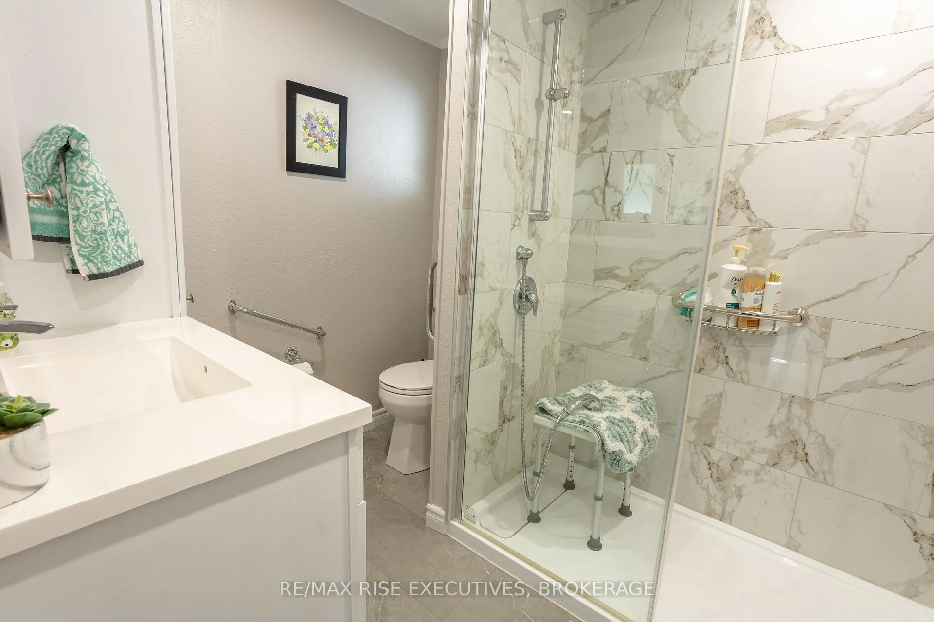 Photo 10 of 21 Powley Garden Drive, Kingston, Rideau — HOMEH