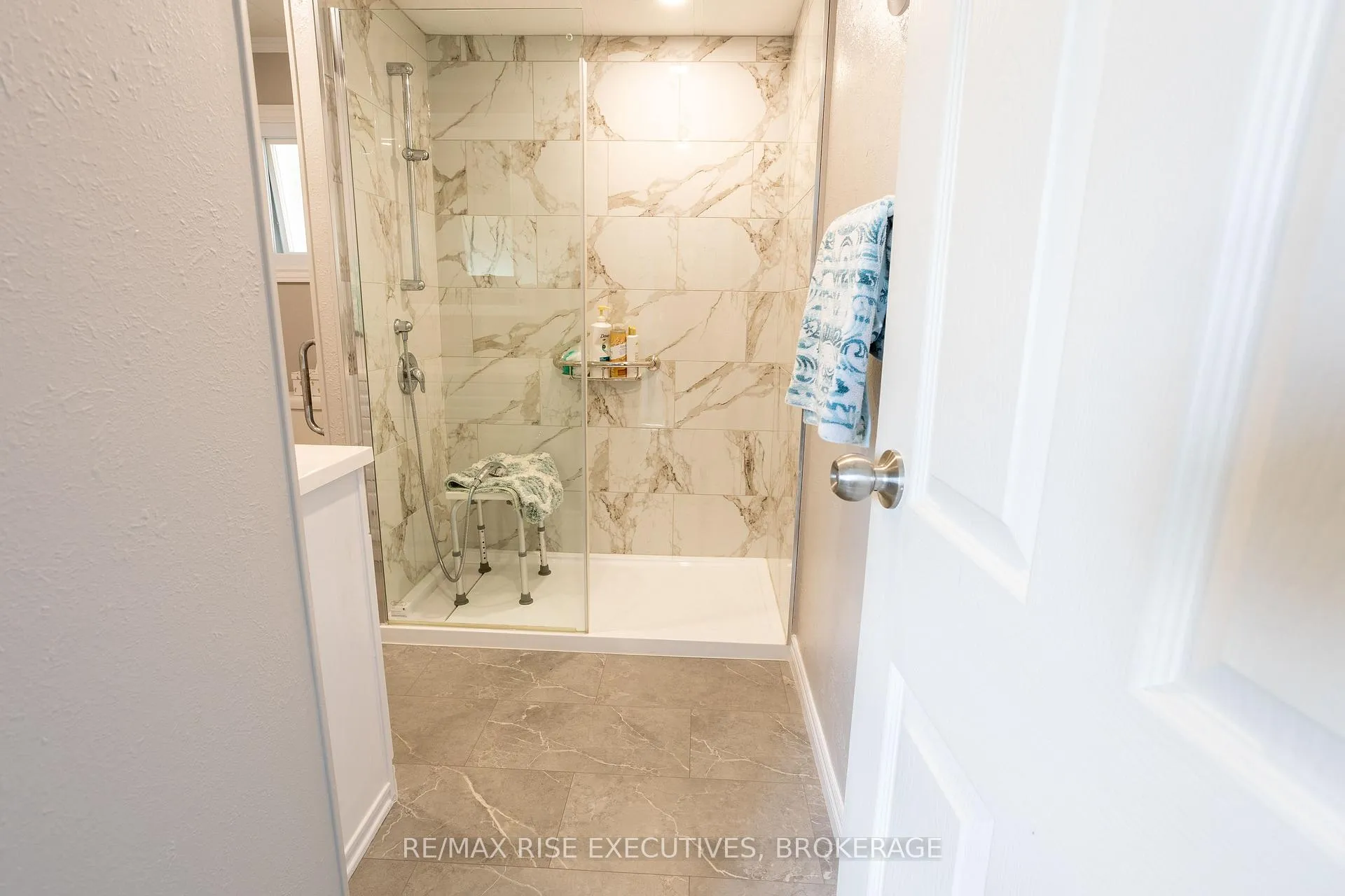 Photo 14 of 21 Powley Garden Drive, Kingston, Rideau — HOMEH