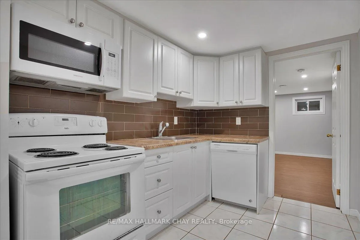 Photo 2 of Unit B, 42 Daphne Crescent, Barrie, Cundles East — HOMEH