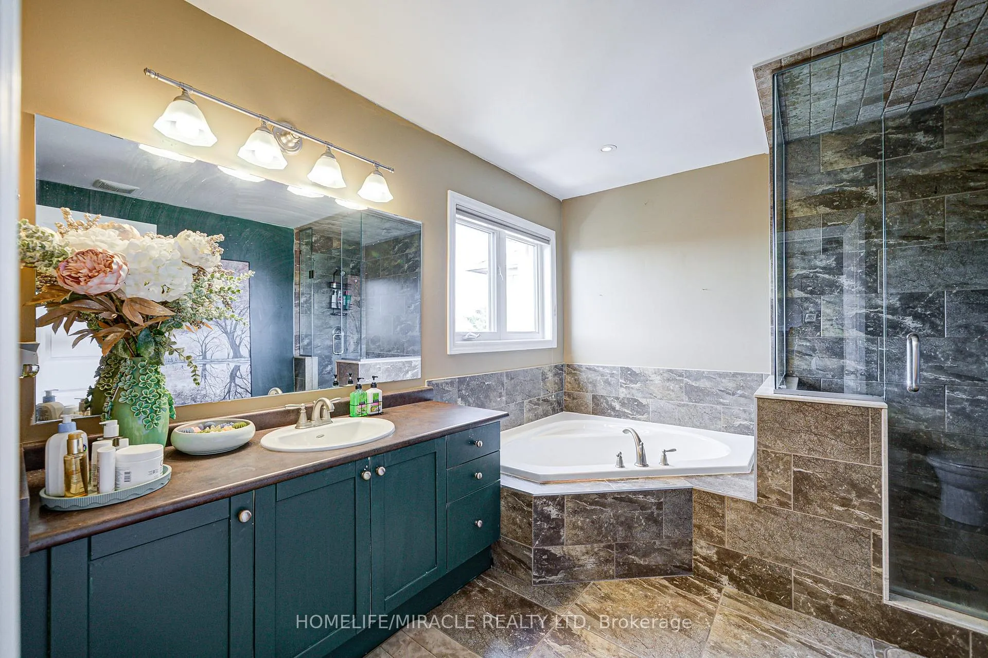 Photo 42 of 56 Hayman Street, Clarington, Courtice — HOMEH