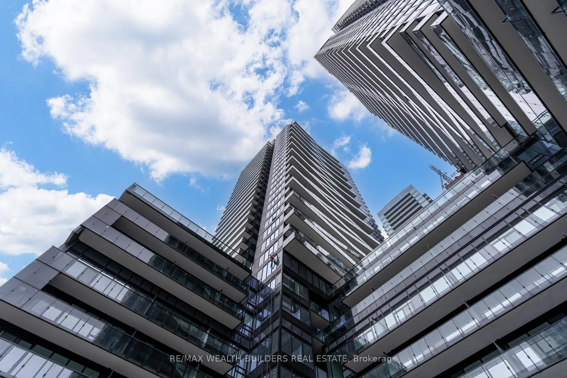 Front of Unit 1006, 117 Broadway Avenue N