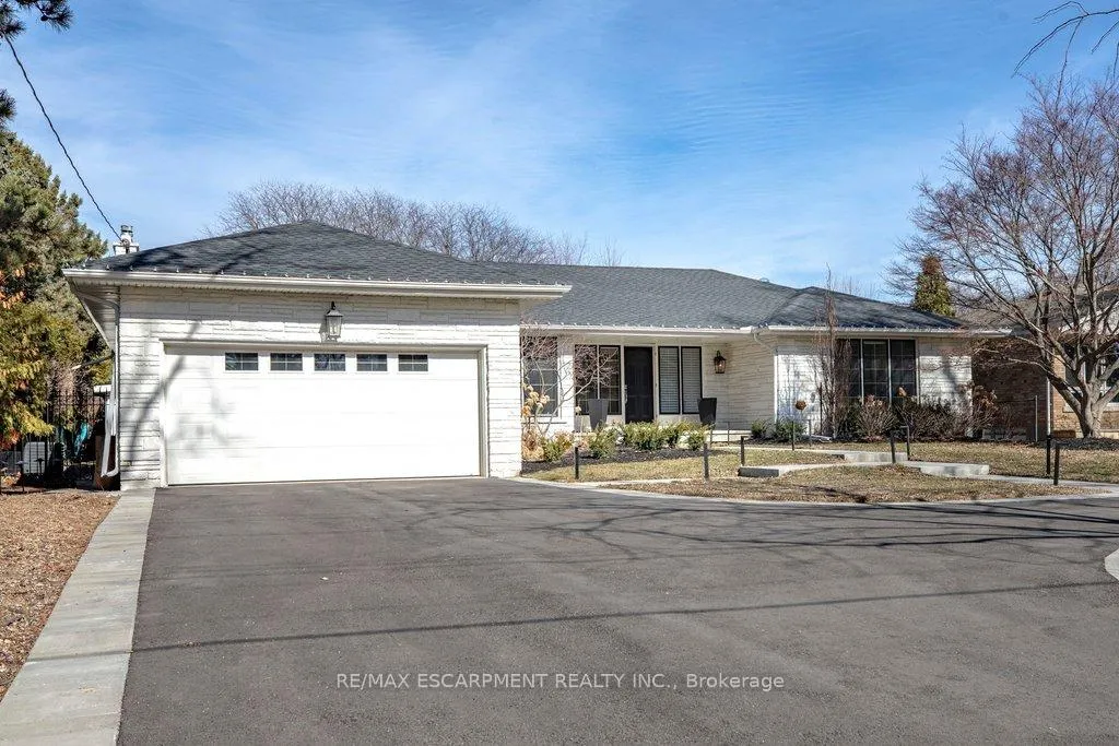 Photo 2 of 677 King Road, Burlington, LaSalle — HOMEH