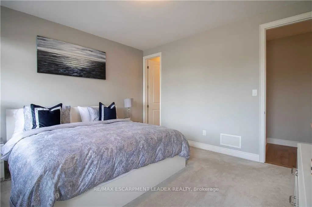 Photo 26 of 19 Secinaro Avenue, Hamilton, Meadowlands — HOMEH
