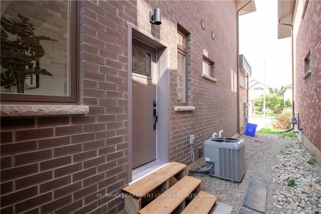 Photo 38 of 19 Secinaro Avenue, Hamilton, Meadowlands — HOMEH