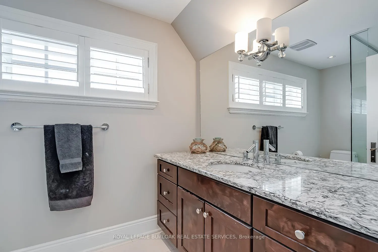 Photo 30 of 234 Brookfield Avenue, Burlington, Roseland — HOMEH