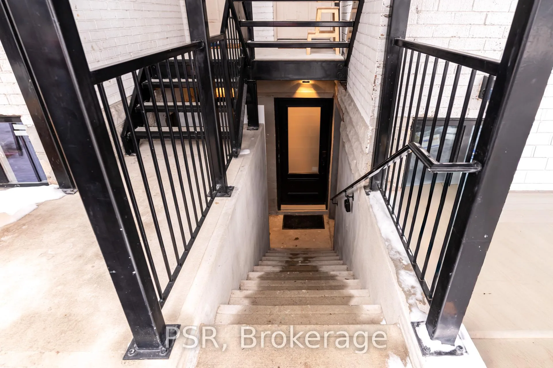 Photo 4 of Unit Lower, 110 Braemar Avenue, Toronto, Yonge-Eglinton — HOMEH