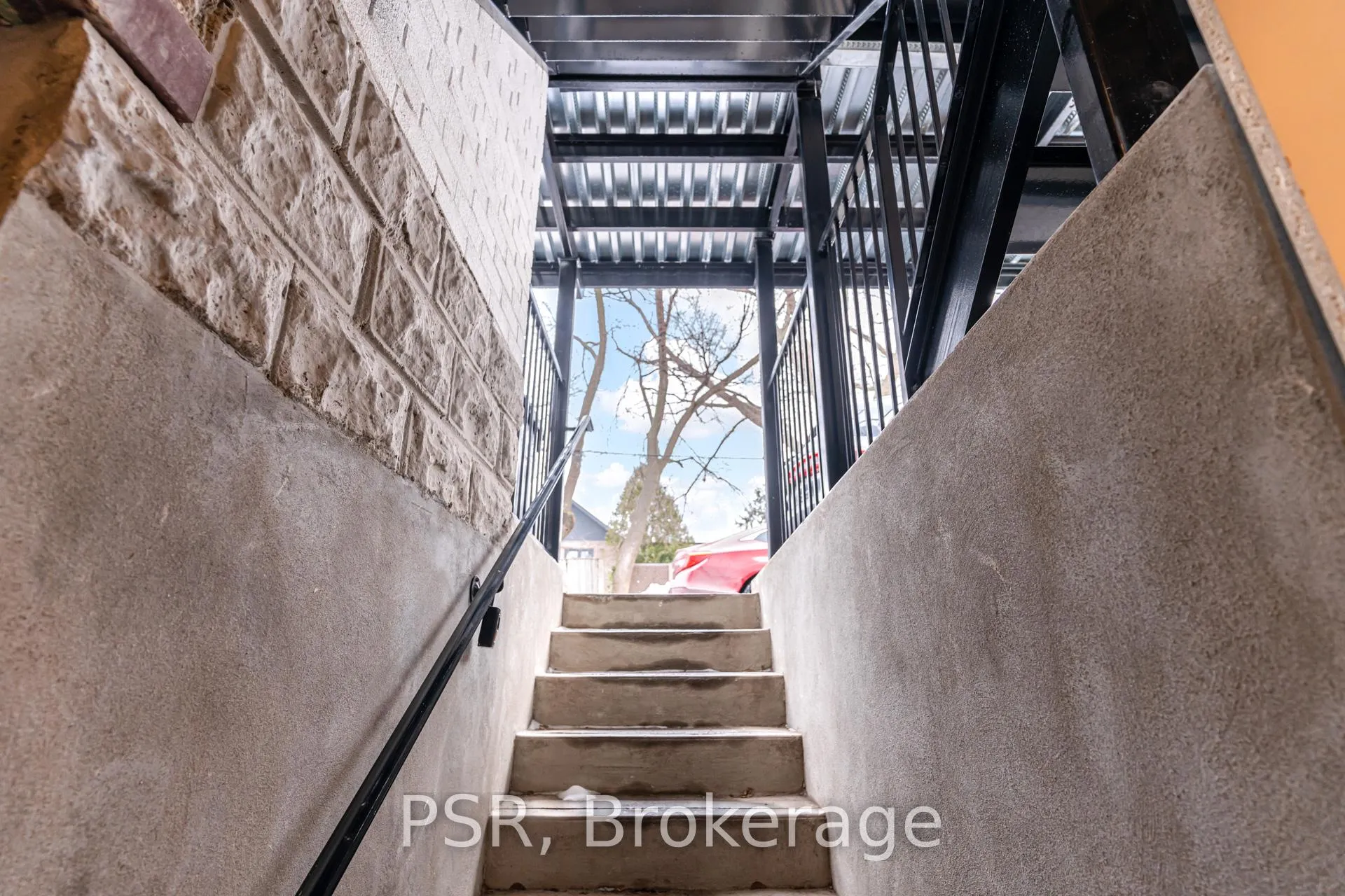 Photo 5 of Unit Lower, 110 Braemar Avenue, Toronto, Yonge-Eglinton — HOMEH
