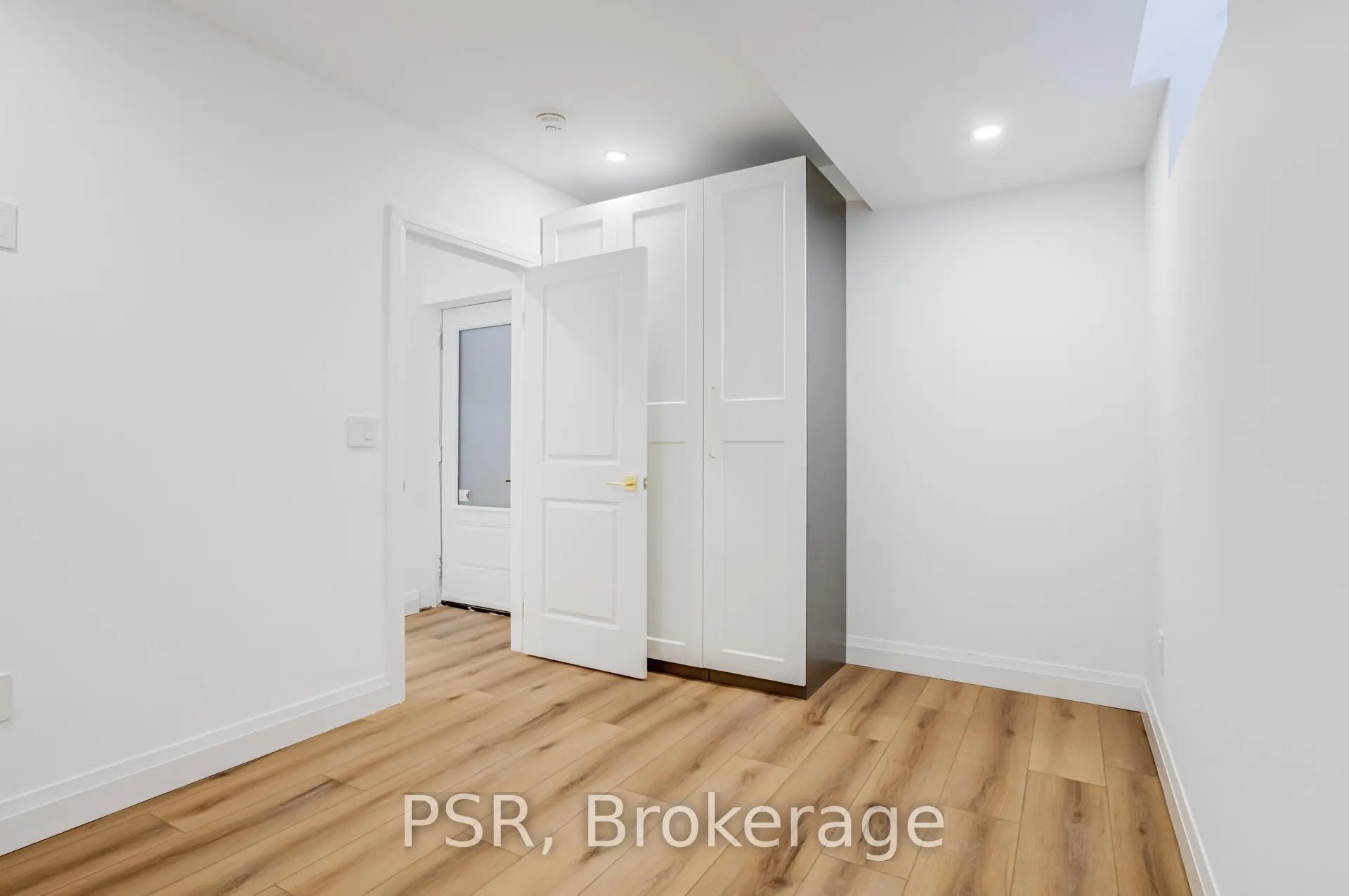Photo 23 of Unit Lower, 110 Braemar Avenue, Toronto, Yonge-Eglinton — HOMEH