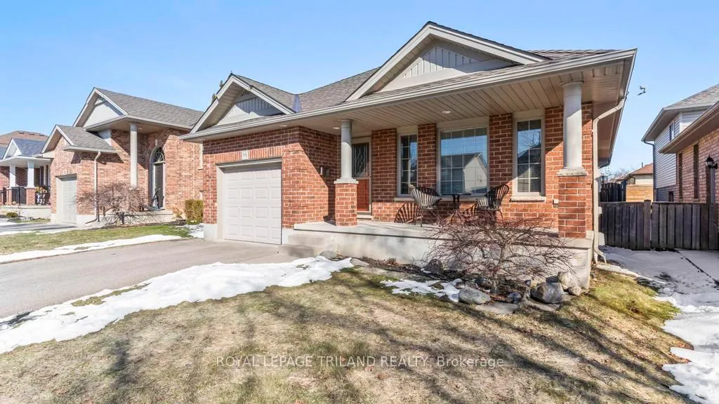 Photo 2 of 98 Hagerman Crescent, St. Thomas — HOMEH