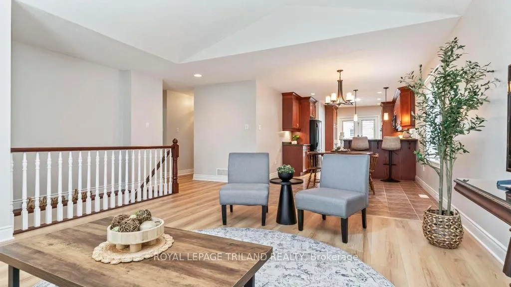 Photo 4 of 98 Hagerman Crescent, St. Thomas — HOMEH
