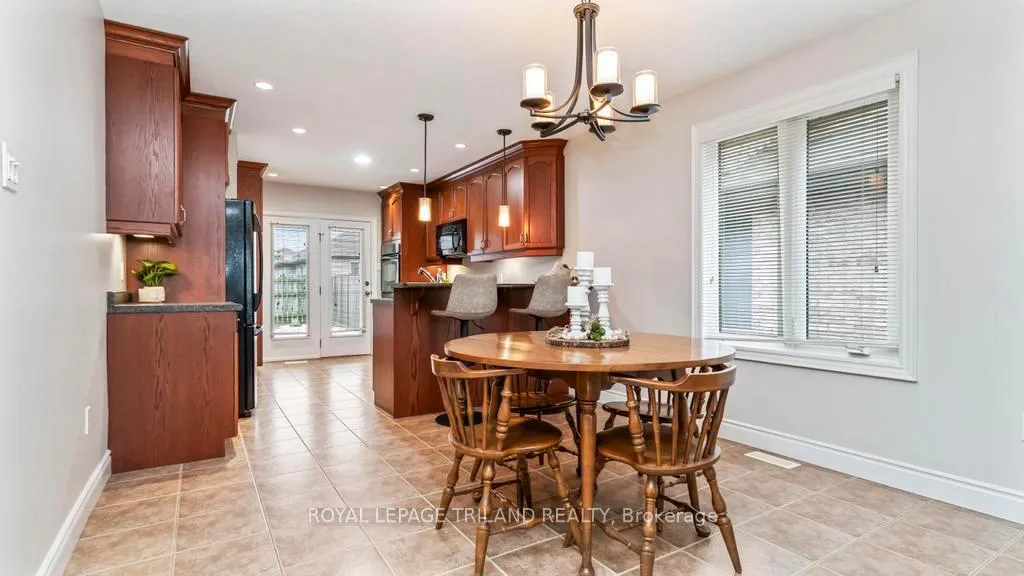 Photo 6 of 98 Hagerman Crescent, St. Thomas — HOMEH