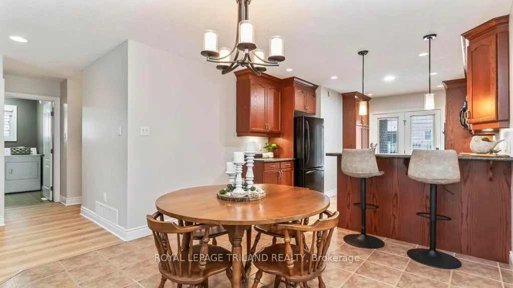 Photo 7 of 98 Hagerman Crescent, St. Thomas — HOMEH