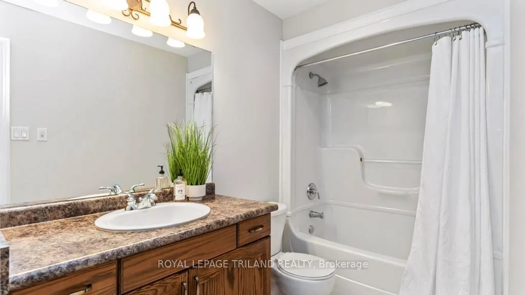 Photo 14 of 98 Hagerman Crescent, St. Thomas — HOMEH