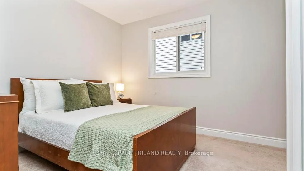 Photo 15 of 98 Hagerman Crescent, St. Thomas — HOMEH