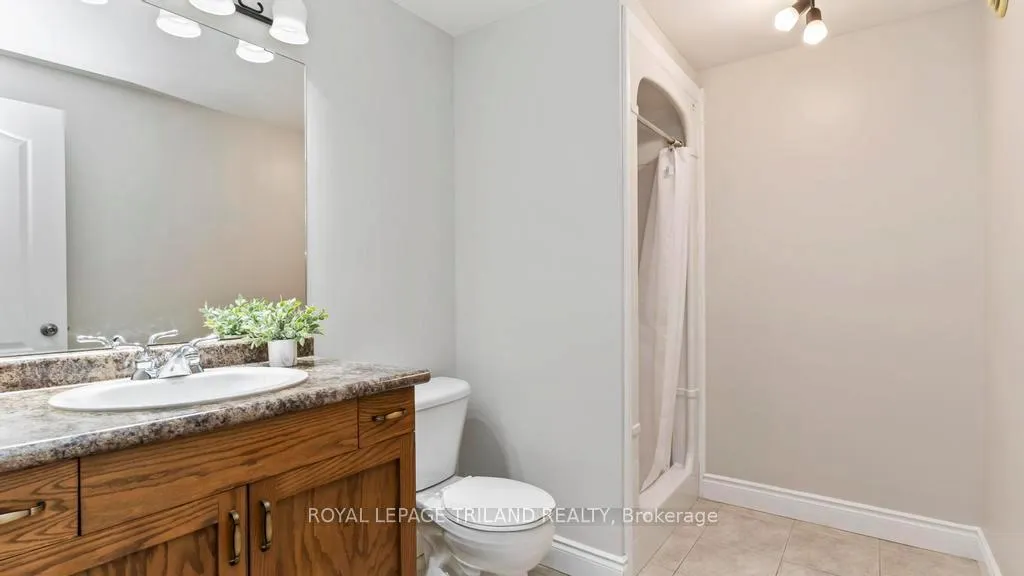 Photo 23 of 98 Hagerman Crescent, St. Thomas — HOMEH