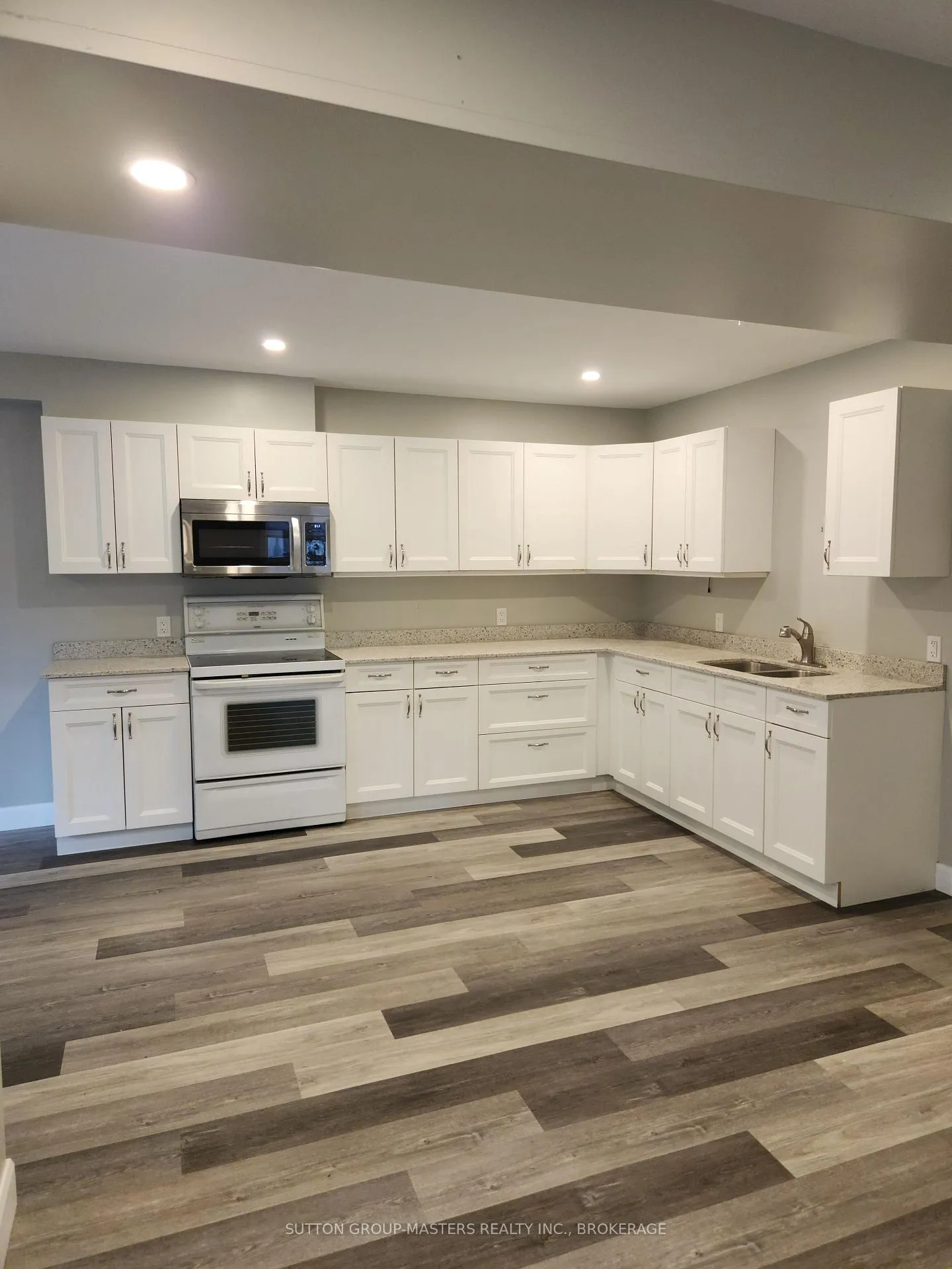 Photo 18 of 68 Hickory Street, Gananoque — HOMEH