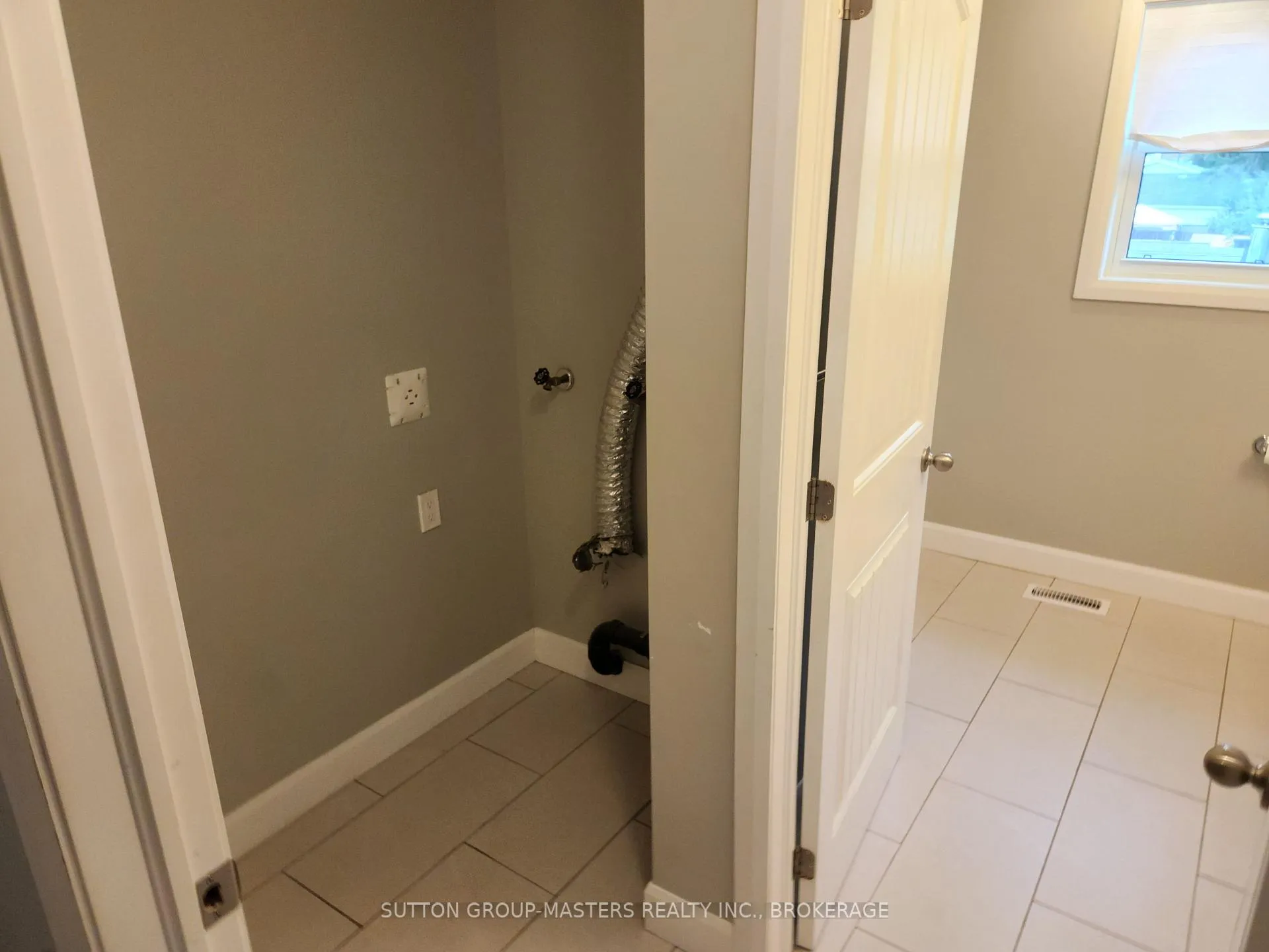 Photo 40 of 68 Hickory Street, Gananoque — HOMEH