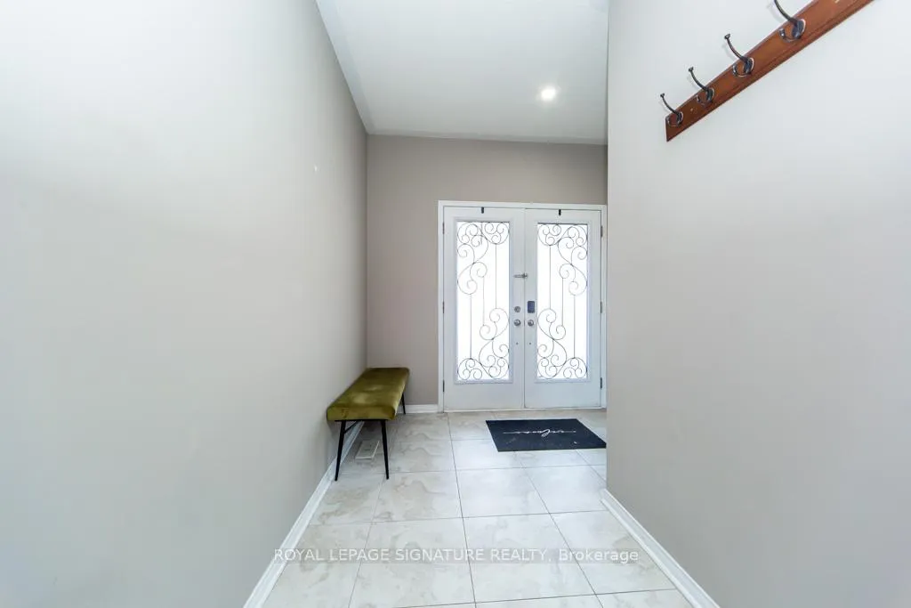 Photo 3 of 3260 Sealey Crescent, Burlington, Alton — HOMEH