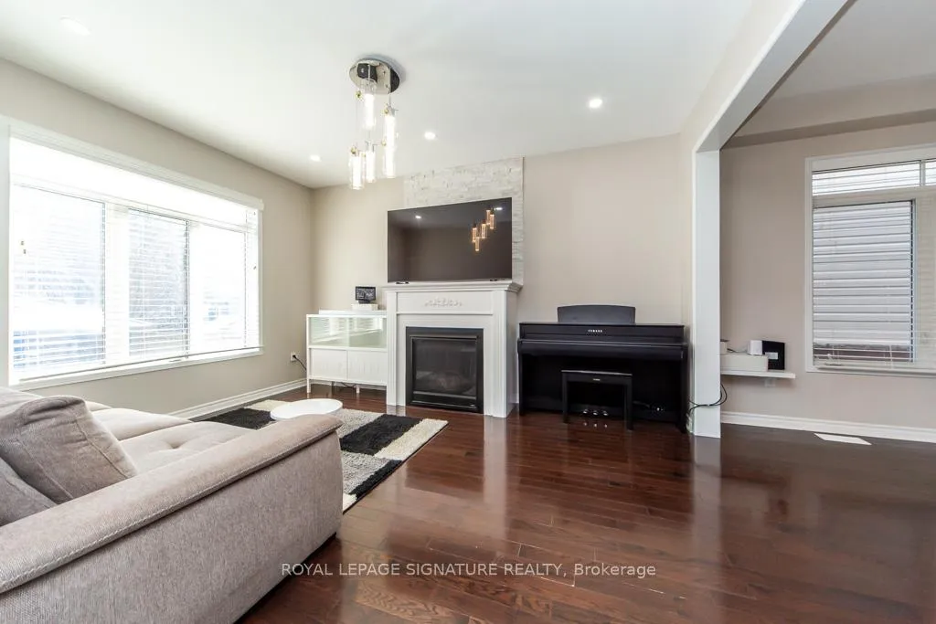 Photo 10 of 3260 Sealey Crescent, Burlington, Alton — HOMEH