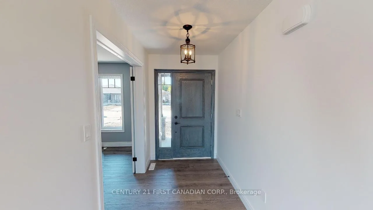 Photo 3 of 22 Postma Crescent, North Middlesex, Ailsa Craig — HOMEH