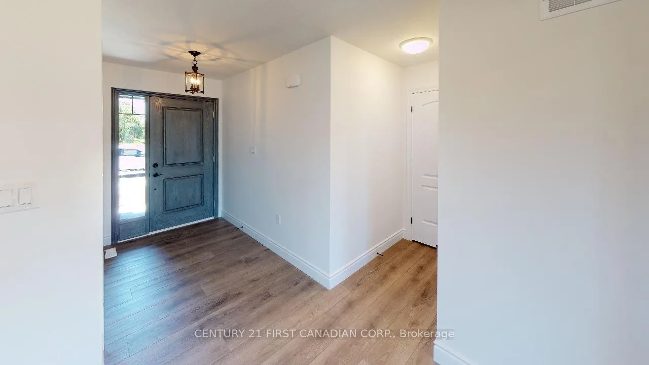 Photo 4 of 22 Postma Crescent, North Middlesex, Ailsa Craig — HOMEH