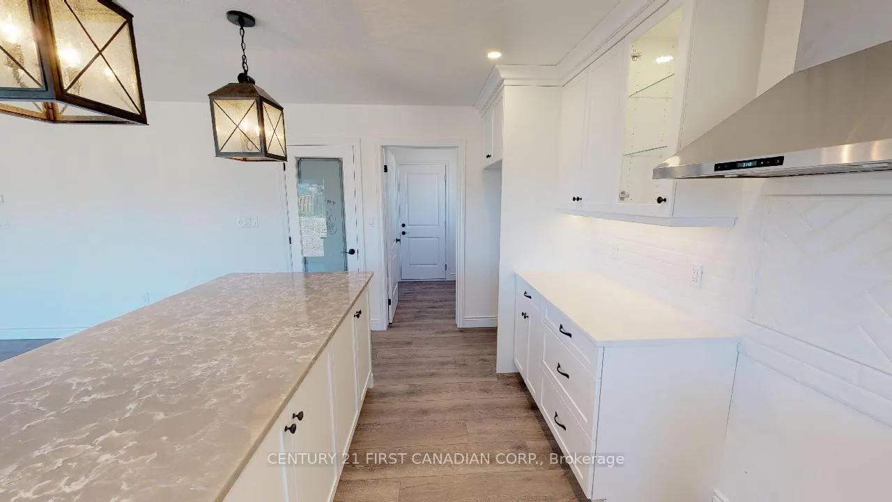Photo 8 of 22 Postma Crescent, North Middlesex, Ailsa Craig — HOMEH