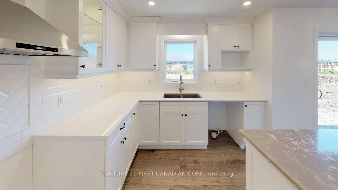 Photo 9 of 22 Postma Crescent, North Middlesex, Ailsa Craig — HOMEH