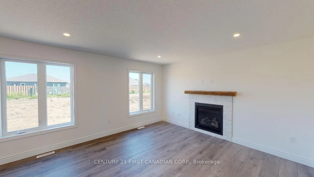 Photo 12 of 22 Postma Crescent, North Middlesex, Ailsa Craig — HOMEH
