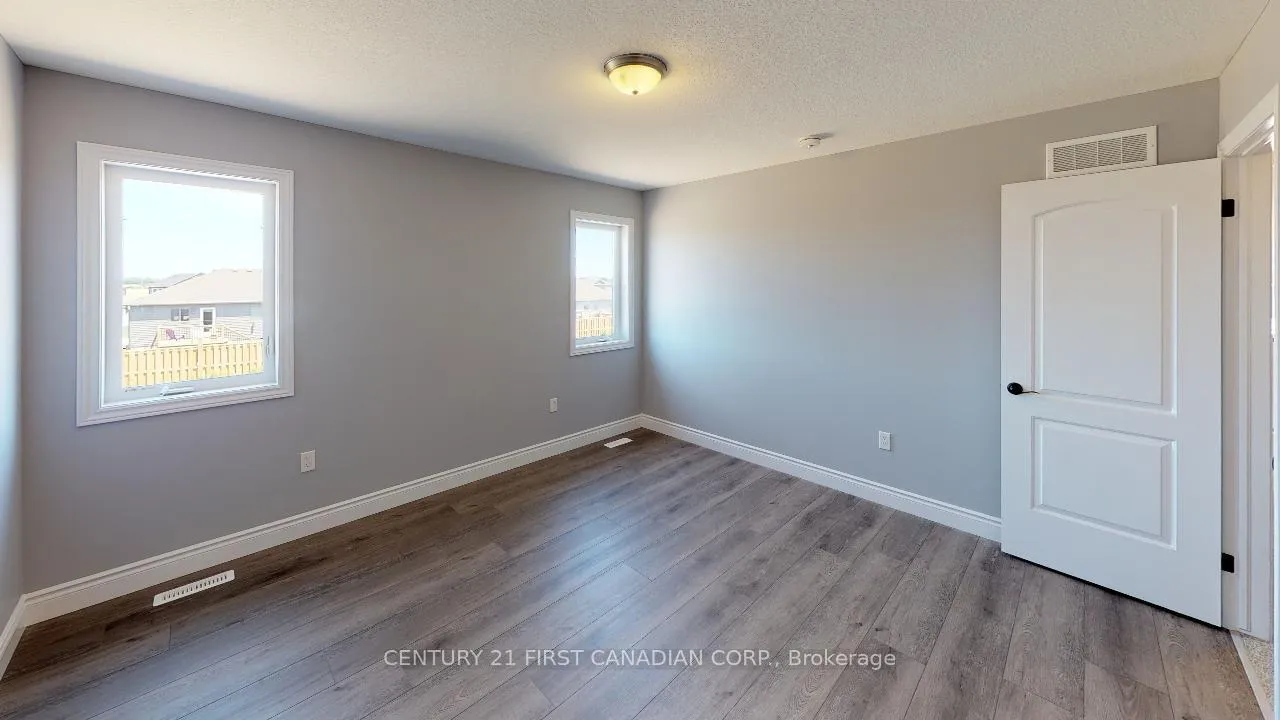 Photo 21 of 22 Postma Crescent, North Middlesex, Ailsa Craig — HOMEH