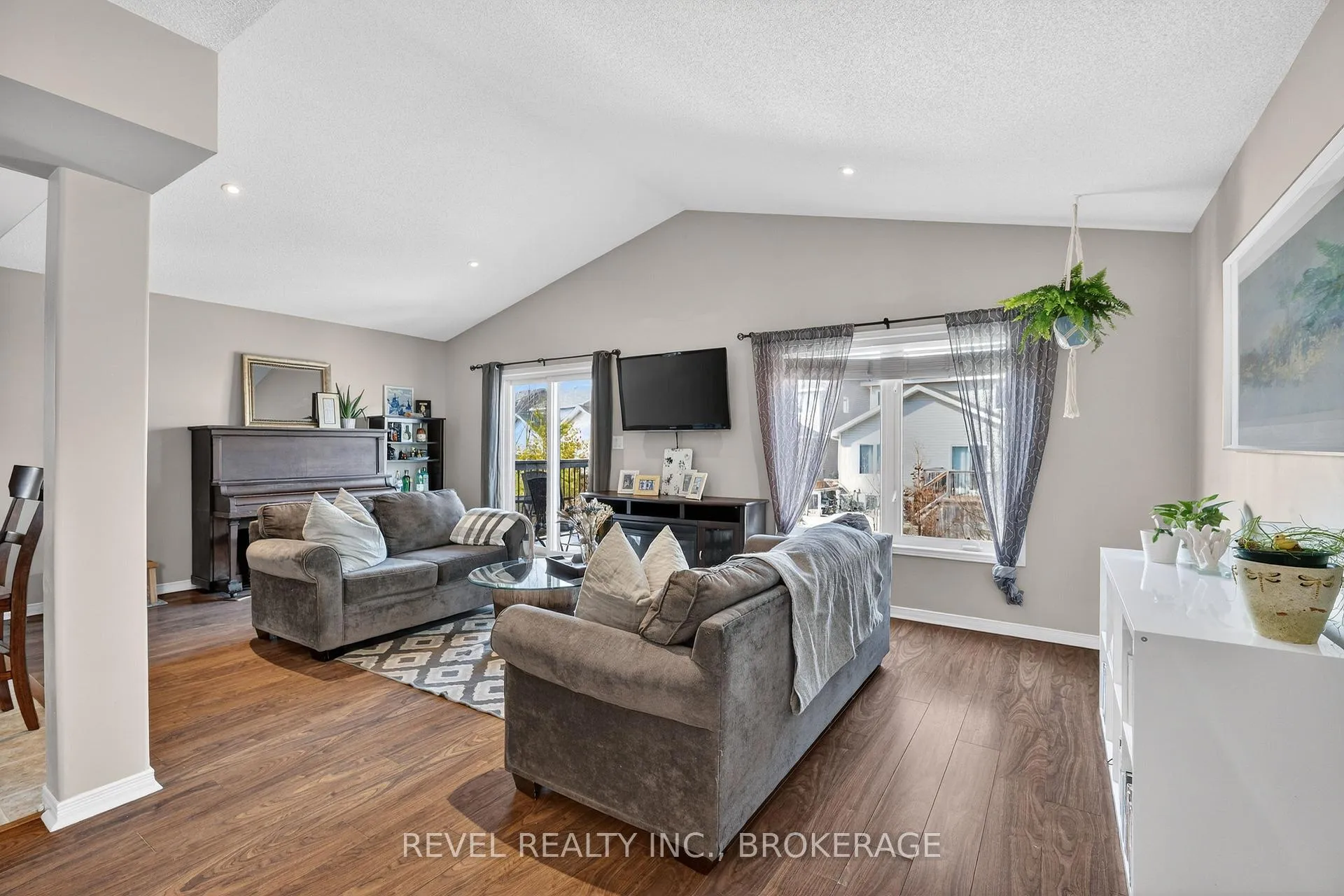 Photo 12 of 1509 Crimson Crescent, Kingston, City Northwest — HOMEH
