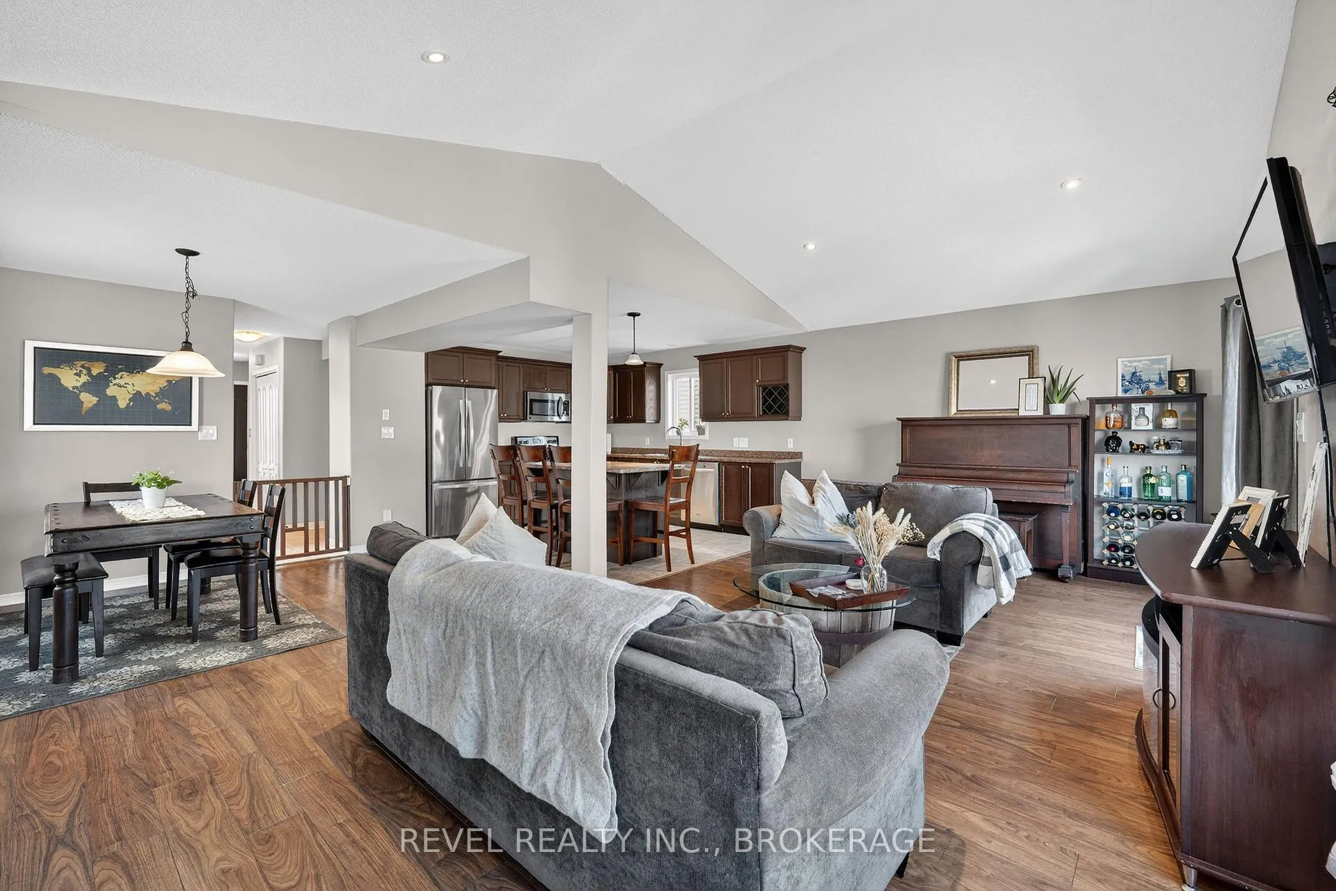 Photo 13 of 1509 Crimson Crescent, Kingston, City Northwest — HOMEH
