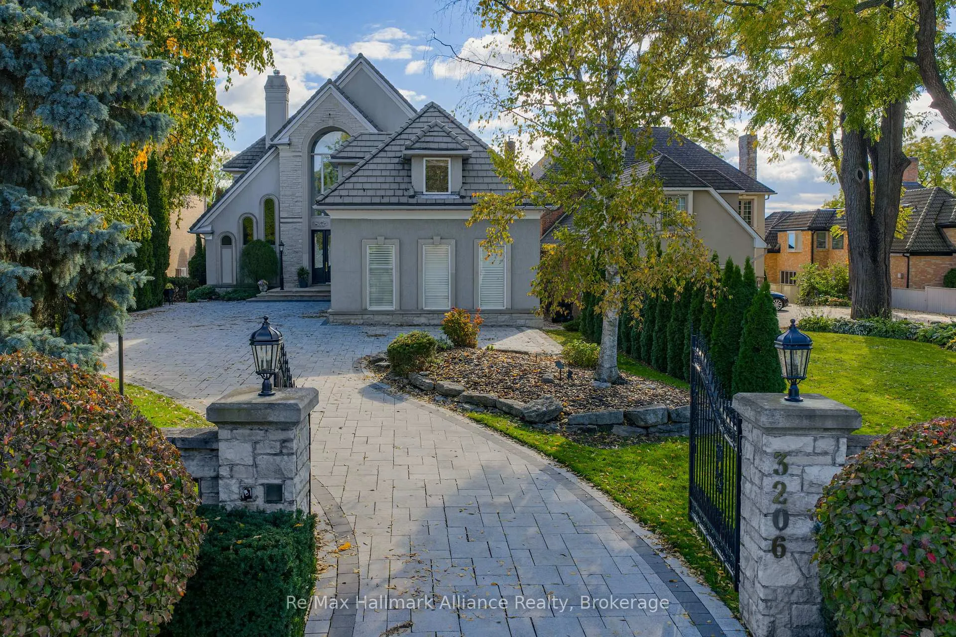 Photo 2 of 3206 Shoreline Drive, Oakville, Bronte — HOMEH