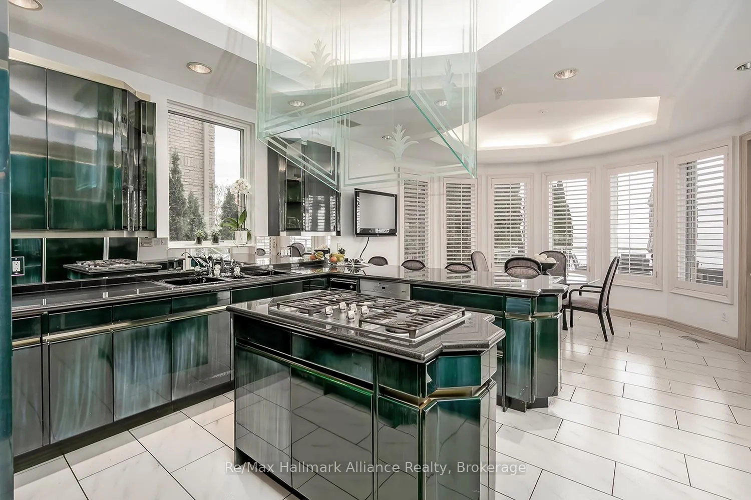 Photo 10 of 3206 Shoreline Drive, Oakville, Bronte — HOMEH