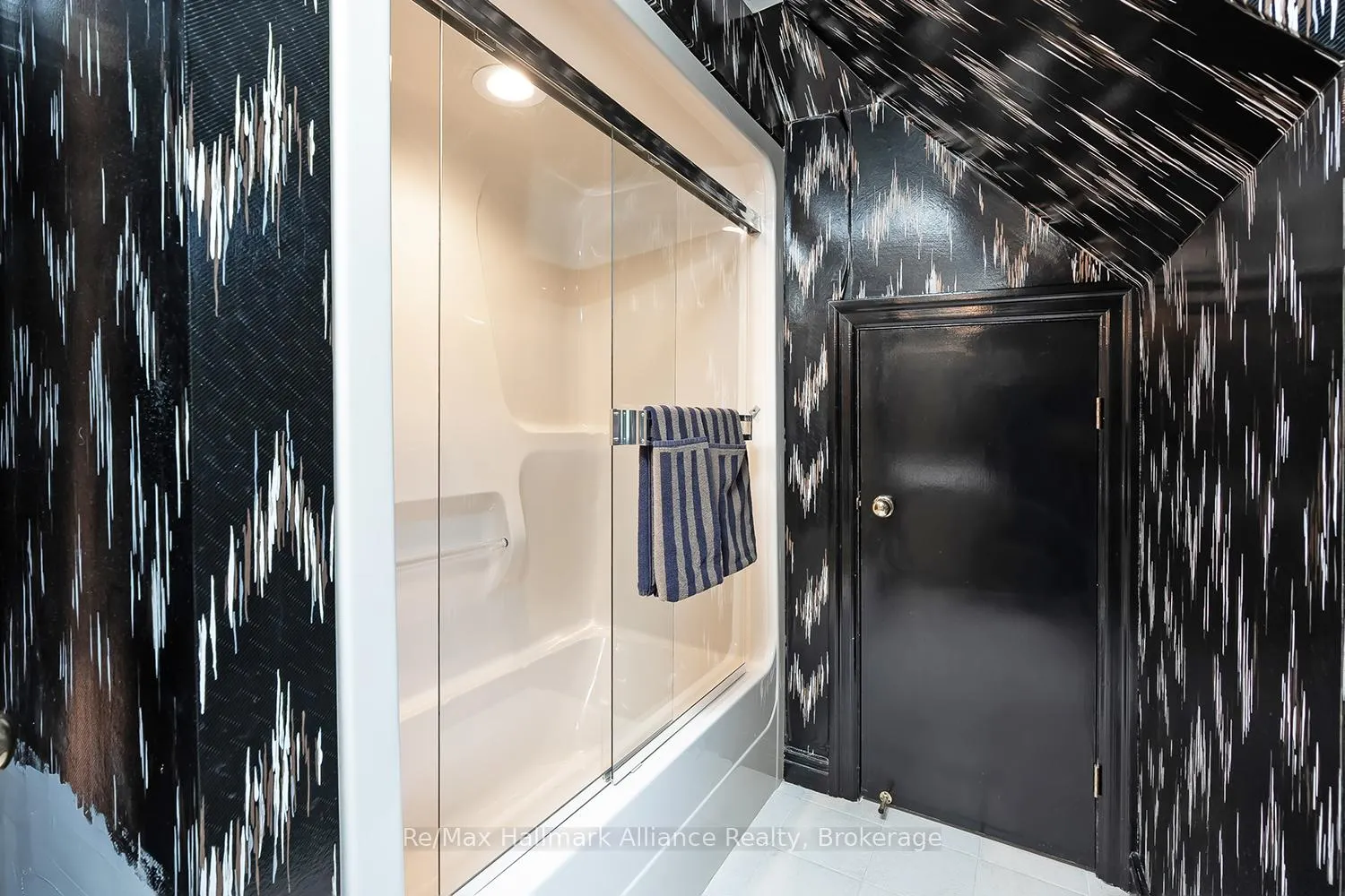 Photo 33 of 3206 Shoreline Drive, Oakville, Bronte — HOMEH