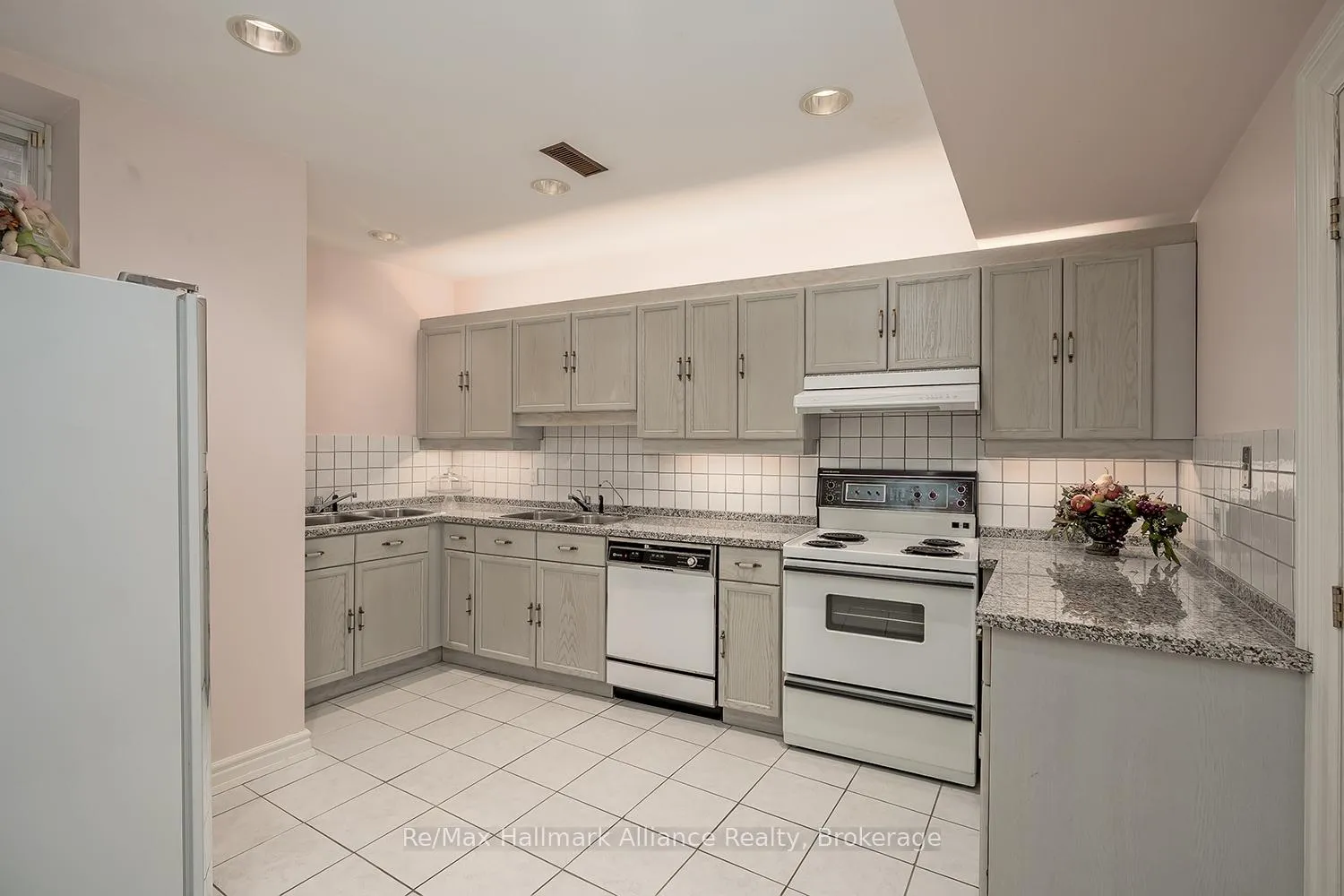 Photo 38 of 3206 Shoreline Drive, Oakville, Bronte — HOMEH