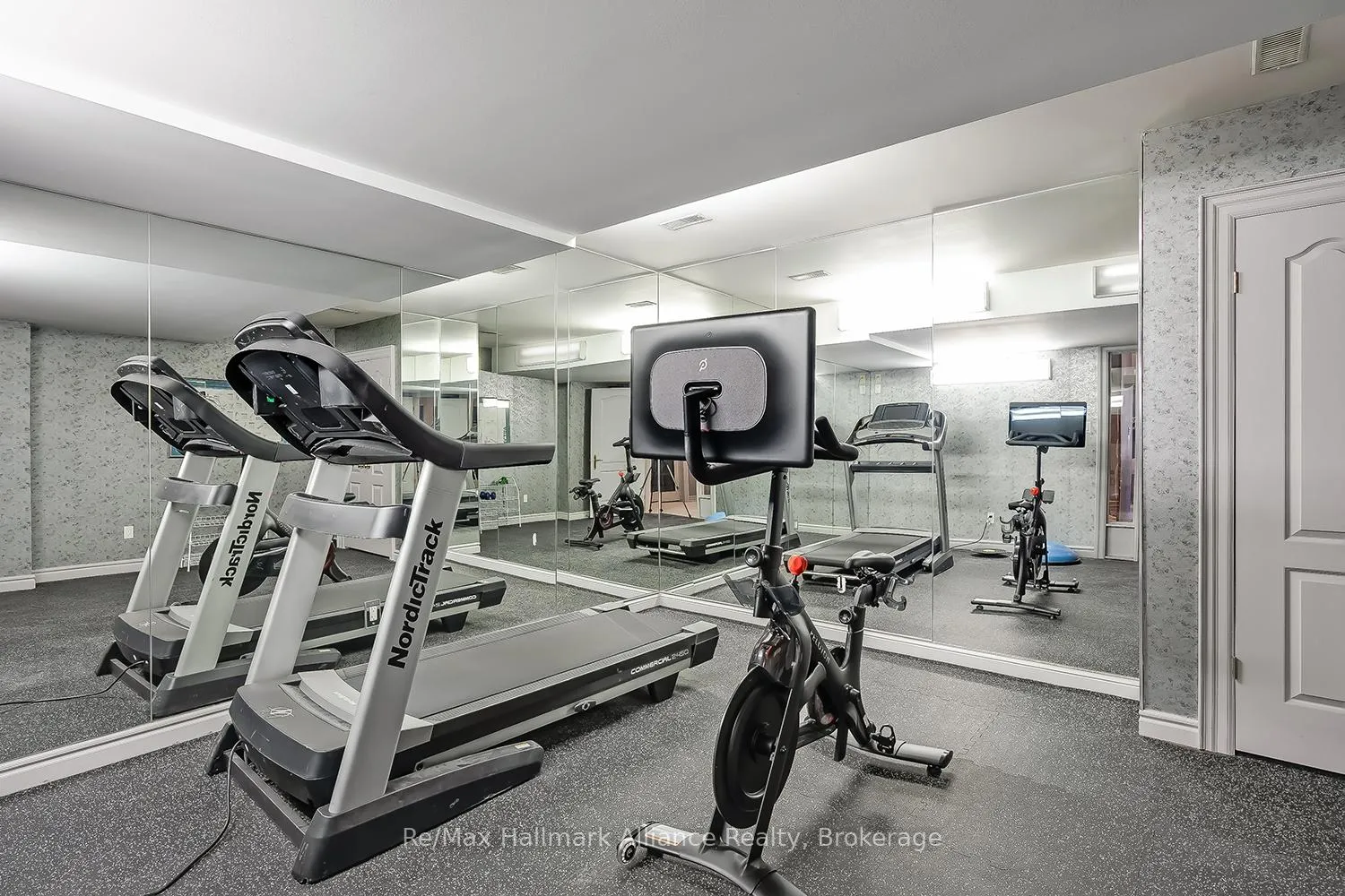 Photo 42 of 3206 Shoreline Drive, Oakville, Bronte — HOMEH