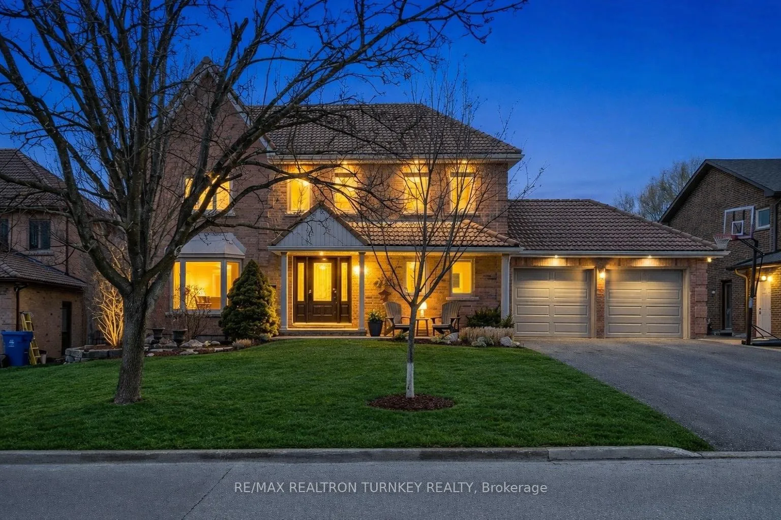 Photo 2 of 22 Trillium Drive, Aurora, Aurora Highlands — HOMEH