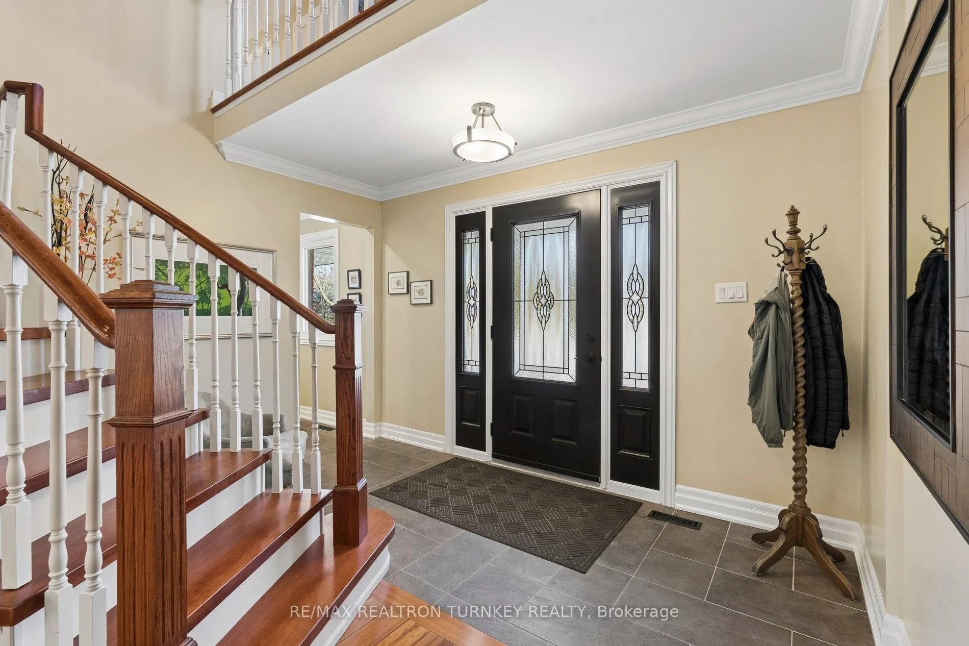 Photo 4 of 22 Trillium Drive, Aurora, Aurora Highlands — HOMEH