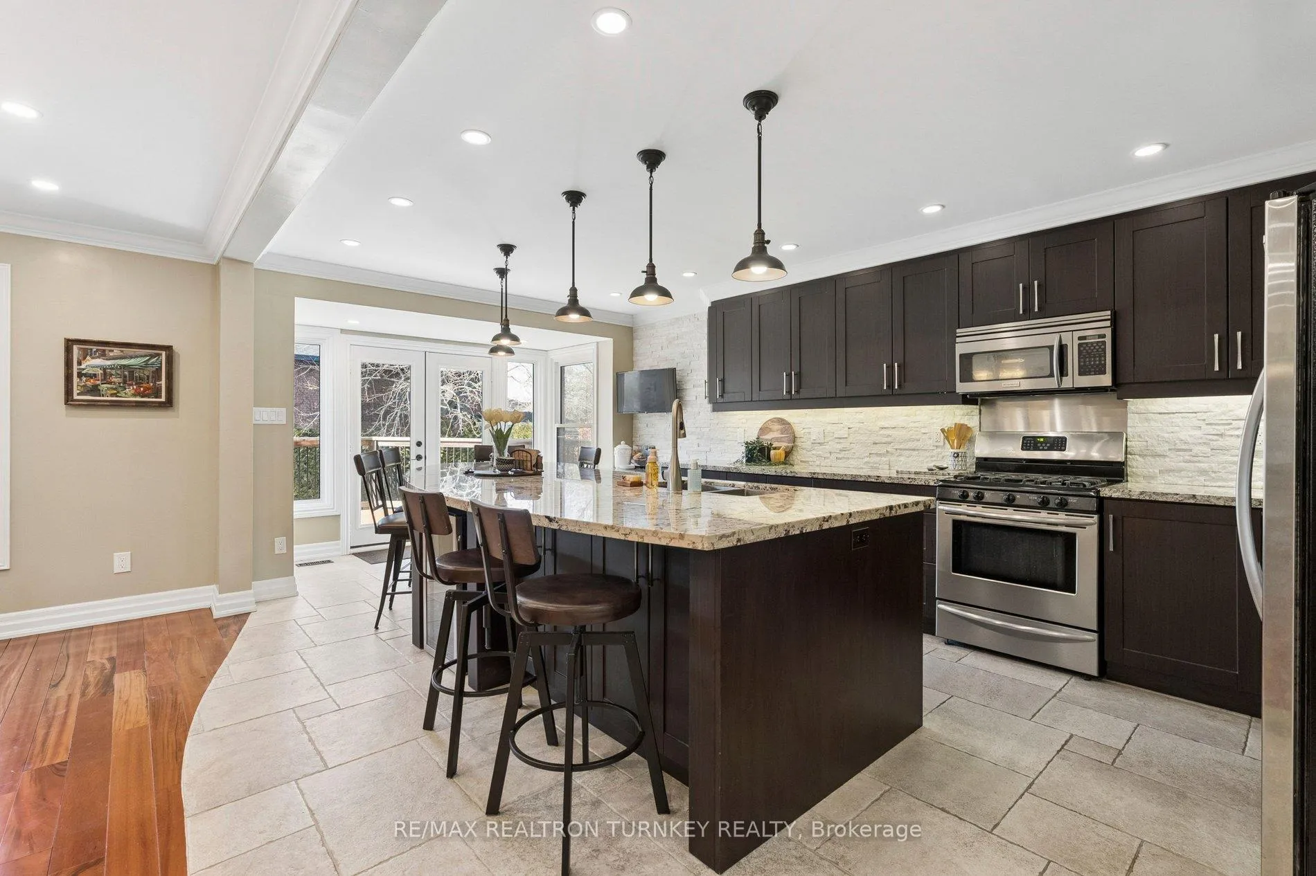 Photo 8 of 22 Trillium Drive, Aurora, Aurora Highlands — HOMEH
