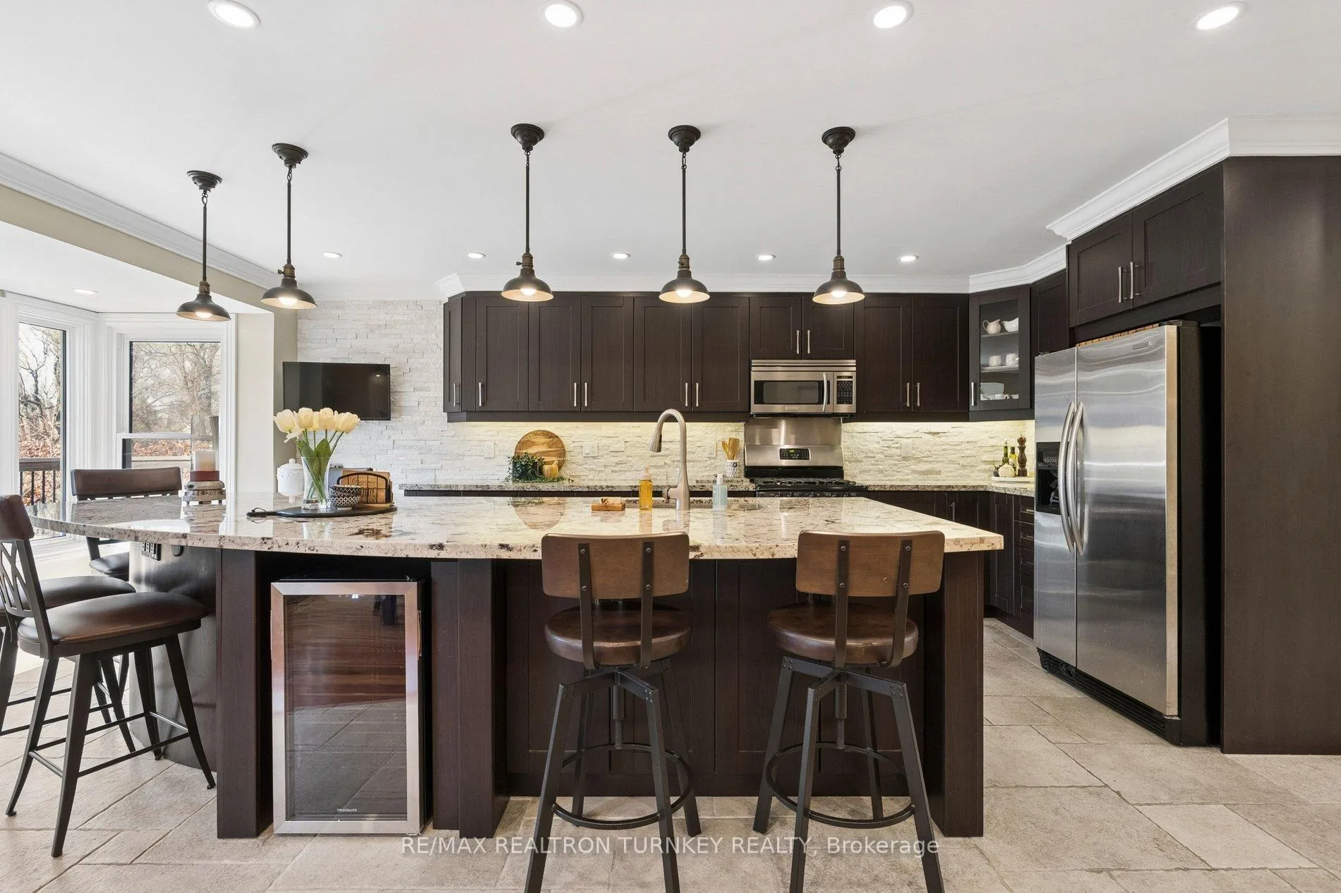 Photo 10 of 22 Trillium Drive, Aurora, Aurora Highlands — HOMEH