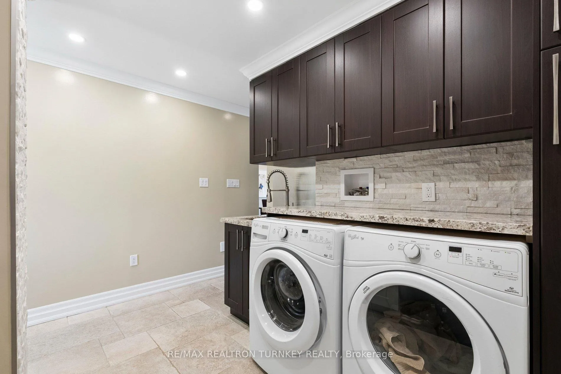 Photo 16 of 22 Trillium Drive, Aurora, Aurora Highlands — HOMEH