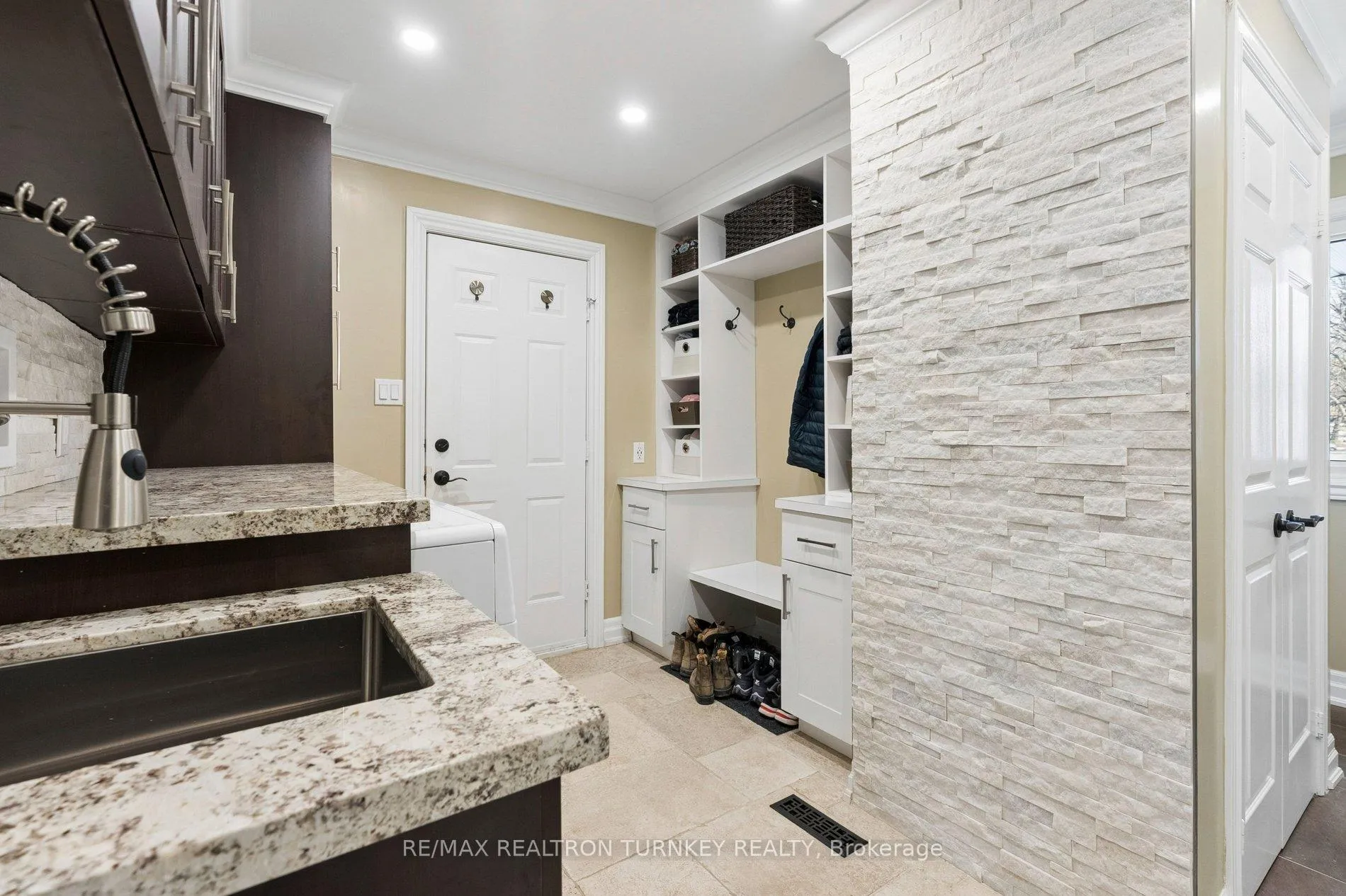 Photo 17 of 22 Trillium Drive, Aurora, Aurora Highlands — HOMEH