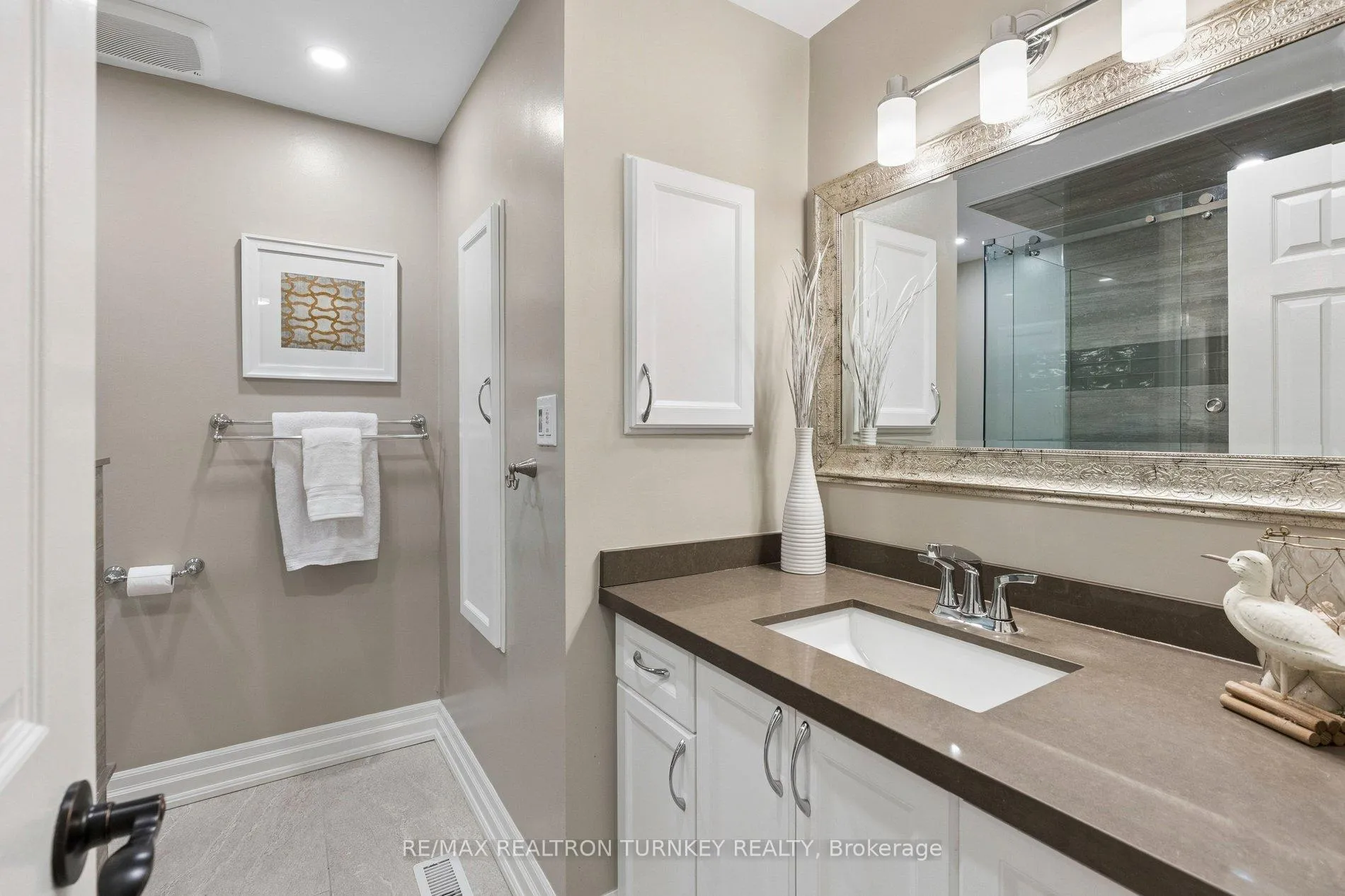 Photo 23 of 22 Trillium Drive, Aurora, Aurora Highlands — HOMEH