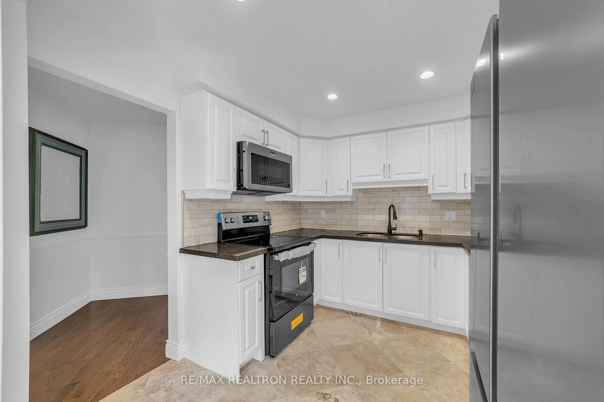 Photo 6 of Unit 61, 24 Beaumont Place, Vaughan, Uplands — HOMEH