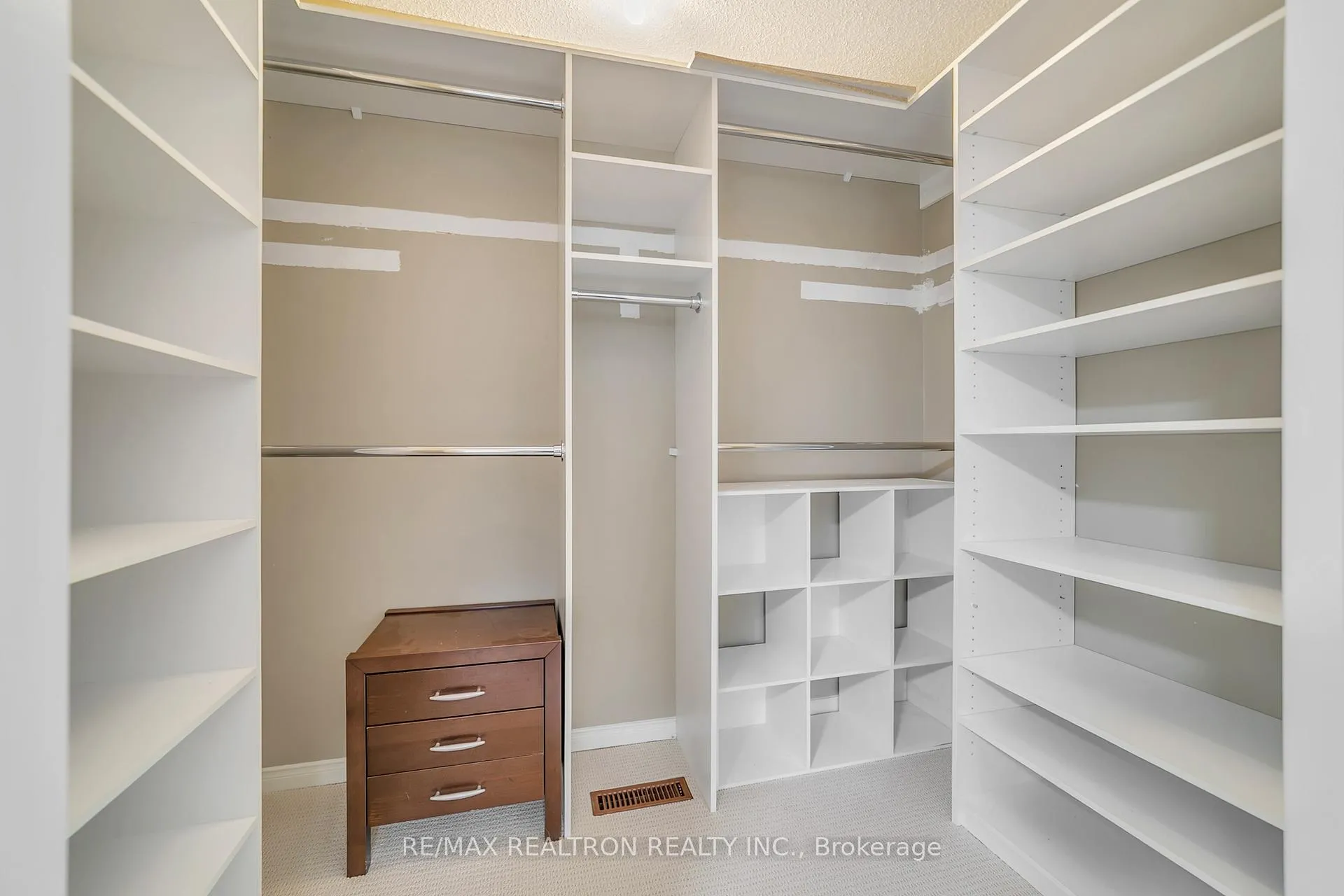Photo 14 of Unit 61, 24 Beaumont Place, Vaughan, Uplands — HOMEH