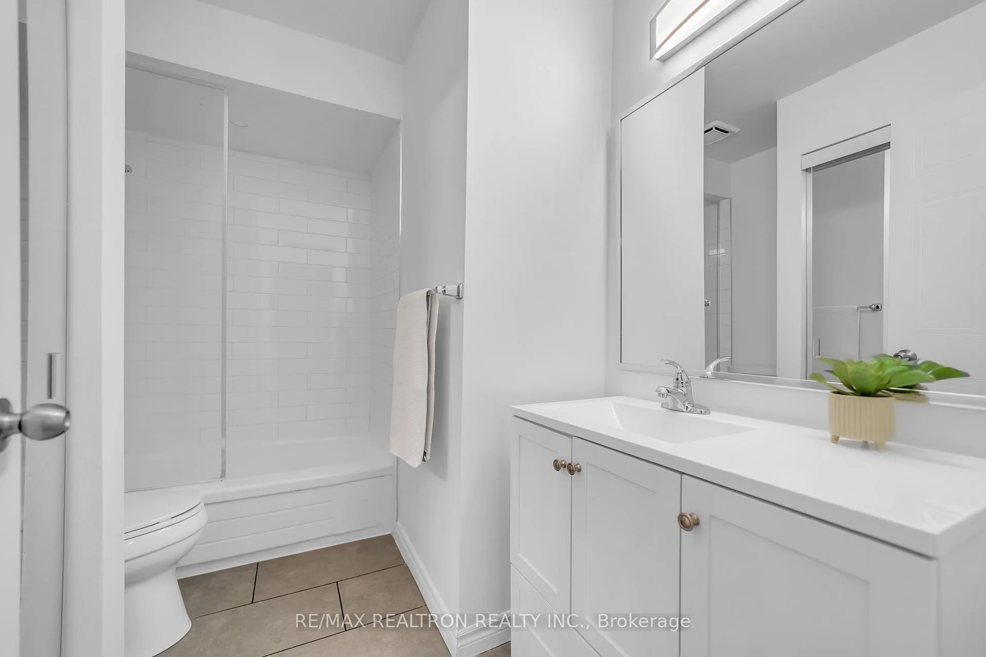 Photo 18 of Unit 61, 24 Beaumont Place, Vaughan, Uplands — HOMEH
