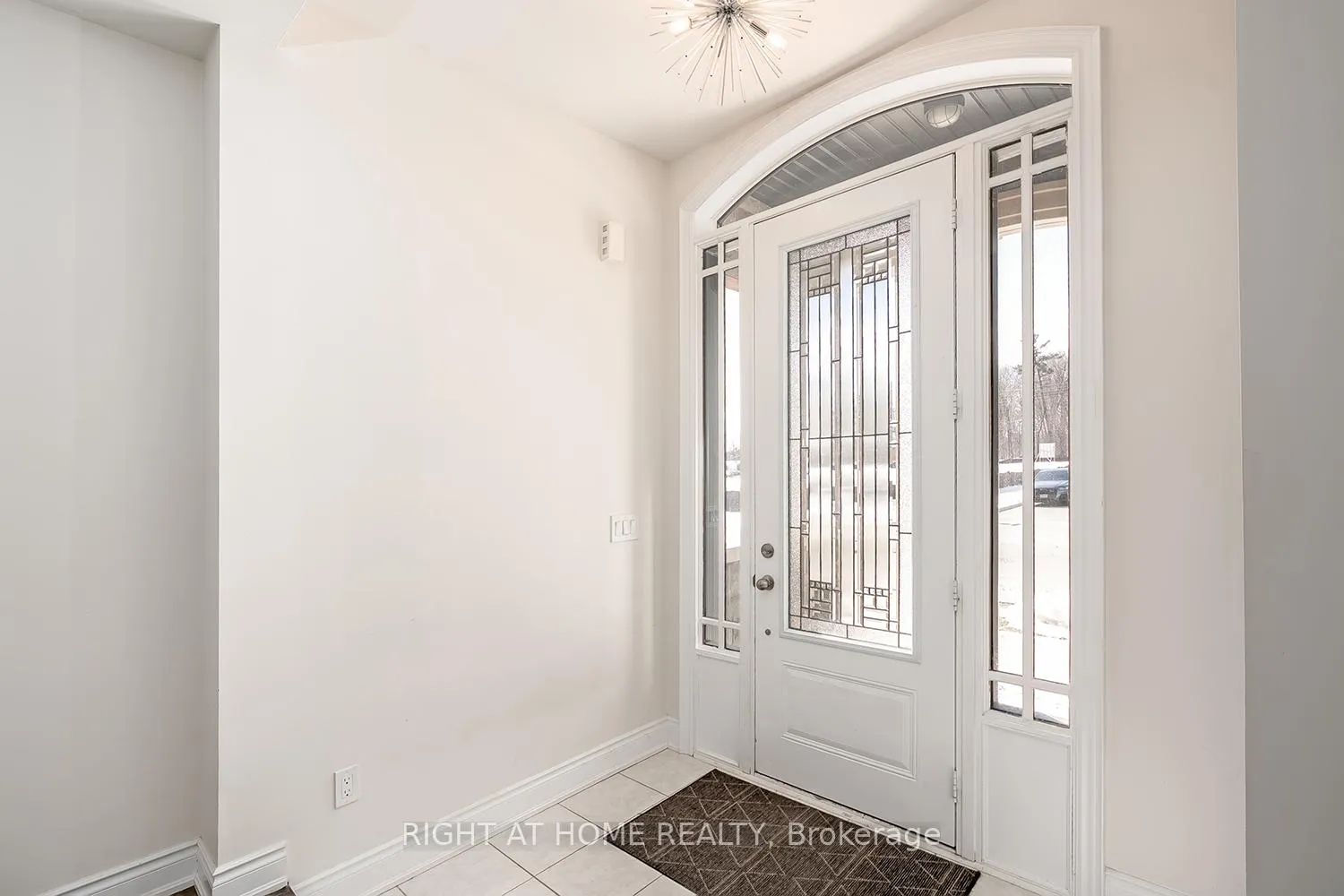 Photo 5 of 1261 Merton Road, Oakville, Glen Abbey — HOMEH