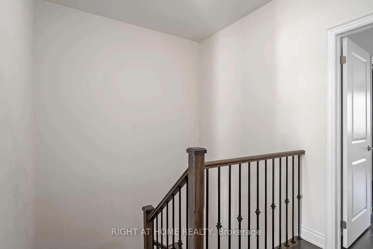 Photo 27 of 1261 Merton Road, Oakville, Glen Abbey — HOMEH